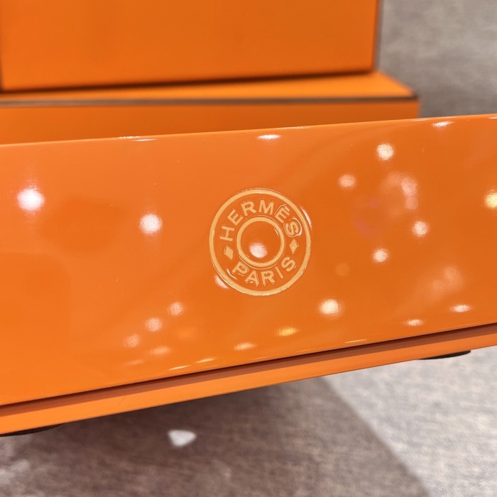 NIGO Hermes Handmade Lacquer Carved Wooden Square and Rectangular Tissue Box Calfskin Overlay Furniture Decorations Accessories #nigo71591