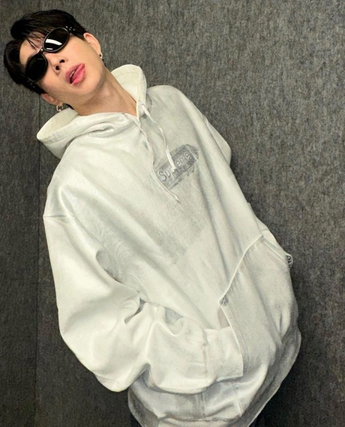 NIGO SUPREME/MM6 MAISON MARGIELA Men's and Women's Spring and Autumn Tie-Dye Washed Logo Solid Color Pocket Hooded Sweatshirt Pullover #nigo73148