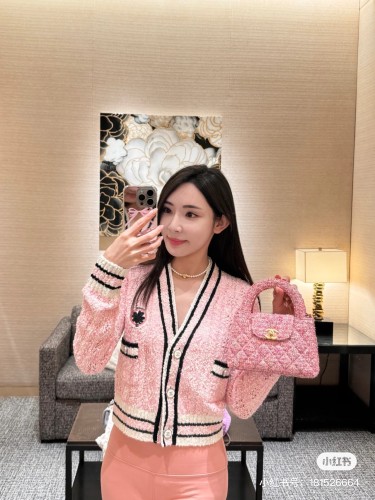 NIGO Chanel Women's Spring And Autumn Winter Badge Clover Stripe Single breasted V-neck Long sleeved Knitted Shirt Coat Cardigan #nigo71628