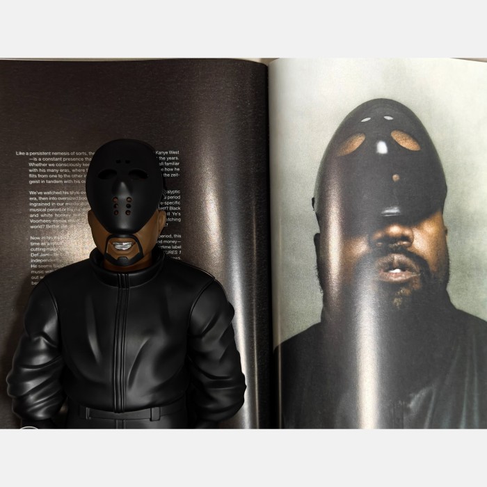 NIGO kanye west Fashion Kanye Play Character Hand Puppet With Two Masks Silver Microphone Creative Desktop Ornaments Jewelry Ngvp #nigo9327