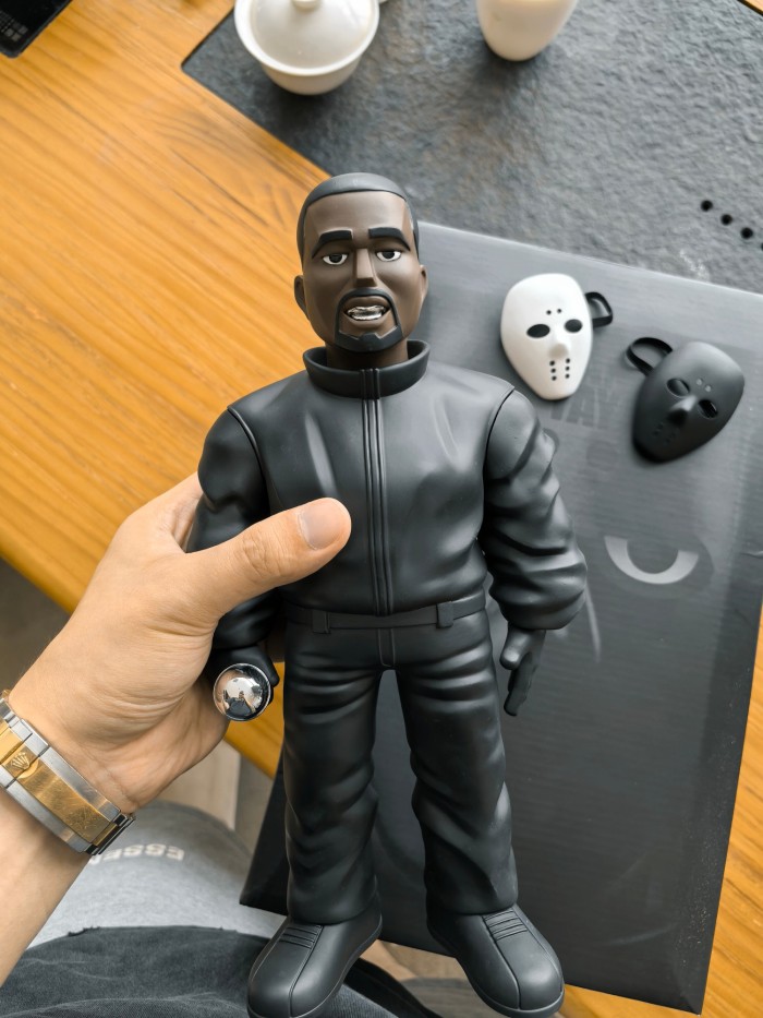 NIGO kanye west Fashion Kanye Play Character Hand Puppet With Two Masks Silver Microphone Creative Desktop Ornaments Jewelry Ngvp #nigo9327