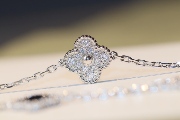 NIGO Van Cleef & Arpels Clover Peterstone 20 Flower Necklace Sweater Chain Jewelry #nigo73533