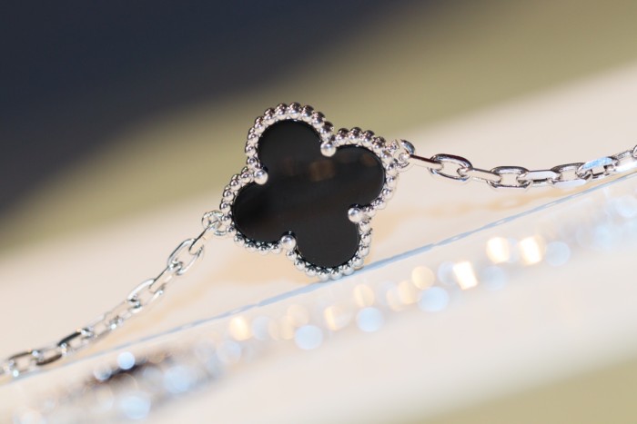 NIGO Van Cleef & Arpels Clover Peterstone 20 Flower Necklace Sweater Chain Jewelry #nigo73533
