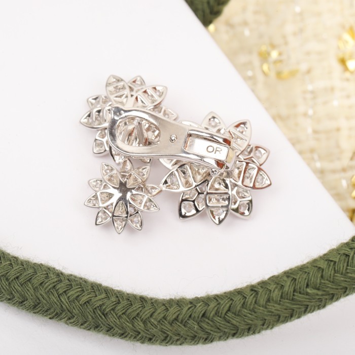 NIGO Van Cleef&Arpels Women's Silver Lotus Flower Diamond Stud Earrings Jewelry #nigo73529