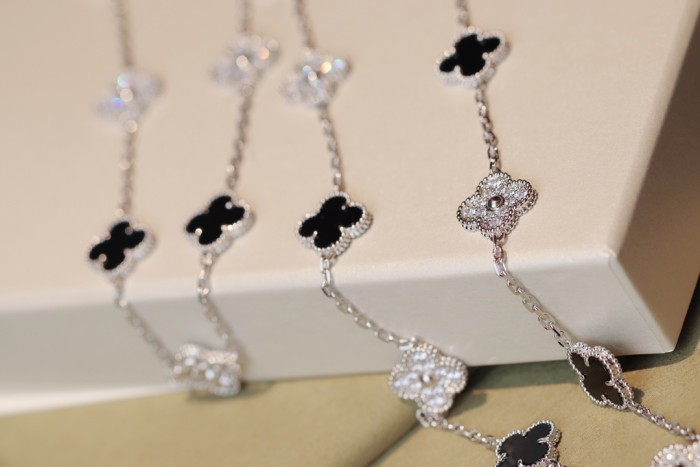 NIGO Van Cleef & Arpels Clover Peterstone 20 Flower Necklace Sweater Chain Jewelry #nigo73533