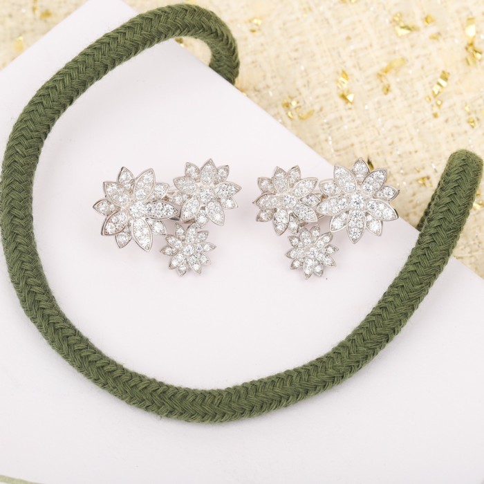 NIGO Van Cleef&Arpels Women's Silver Lotus Flower Diamond Stud Earrings Jewelry #nigo73529