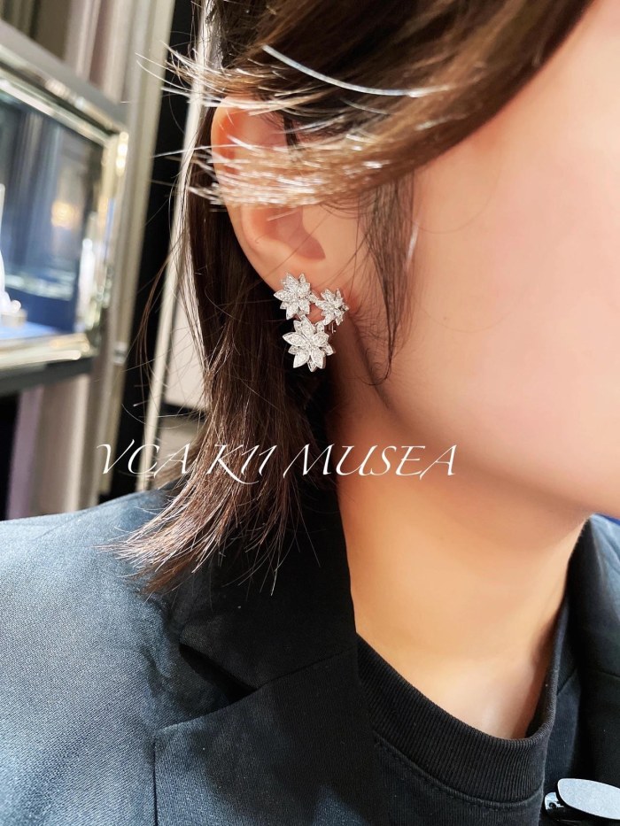 NIGO Van Cleef&Arpels Women's Silver Lotus Flower Diamond Stud Earrings Jewelry #nigo73529