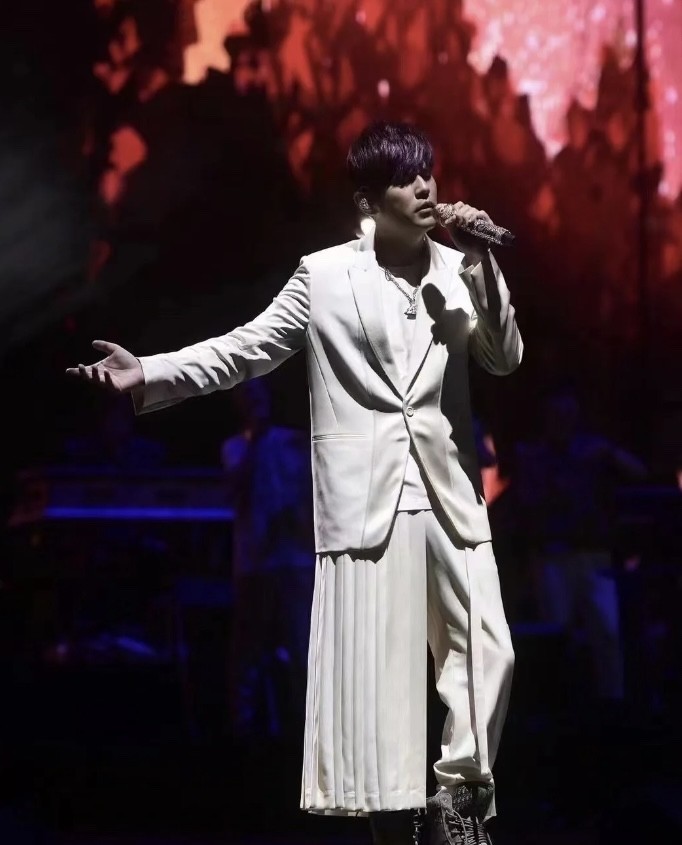 NIGO Dior Men's And Women's White Wool Single-breasted Blazer Top Jacket Pleated Bustier Skirt Pants Three-piece Set Suit #nigo73599