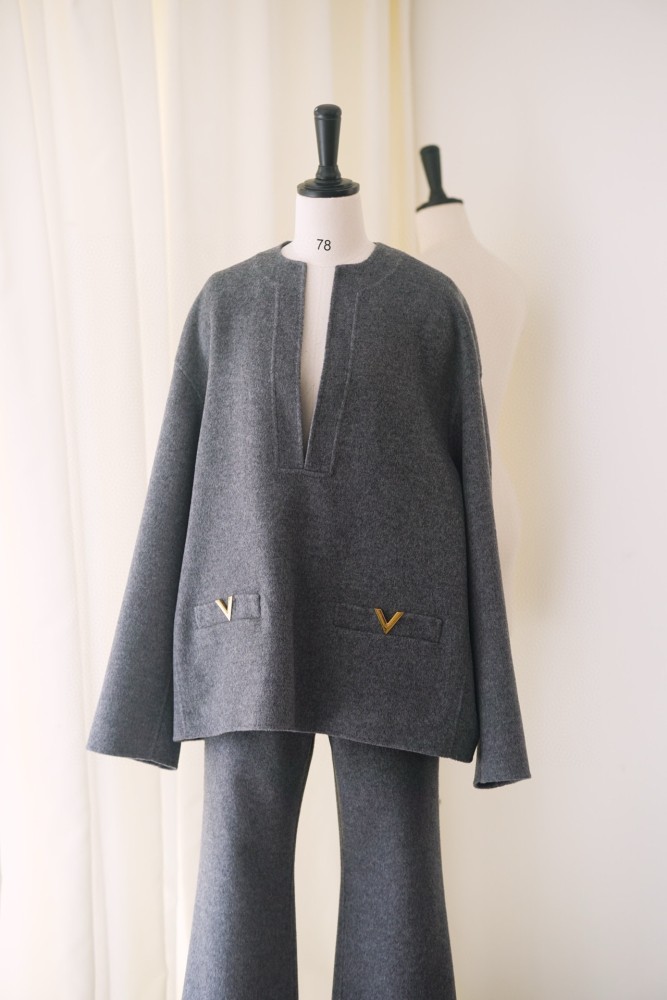 NIGO Valentino Women's Spring, Autumn And Winter V-Neck Solid Color Wool Cashmere Long Sleeve Fitted Sweater Ngvp #nigo9477