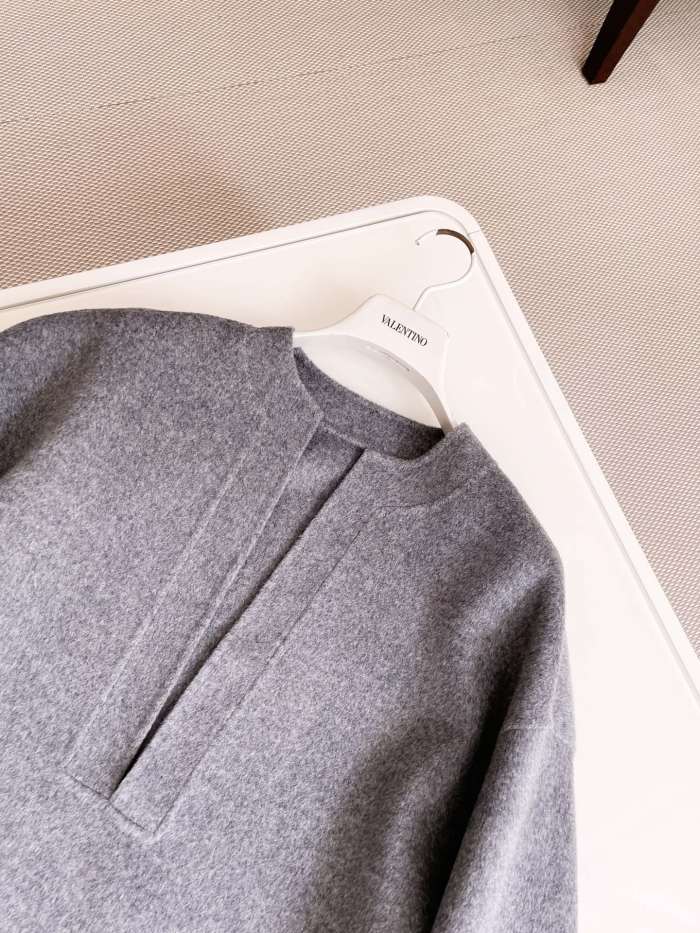 NIGO Valentino Women's Spring, Autumn And Winter V-Neck Solid Color Wool Cashmere Long Sleeve Fitted Sweater Ngvp #nigo9477