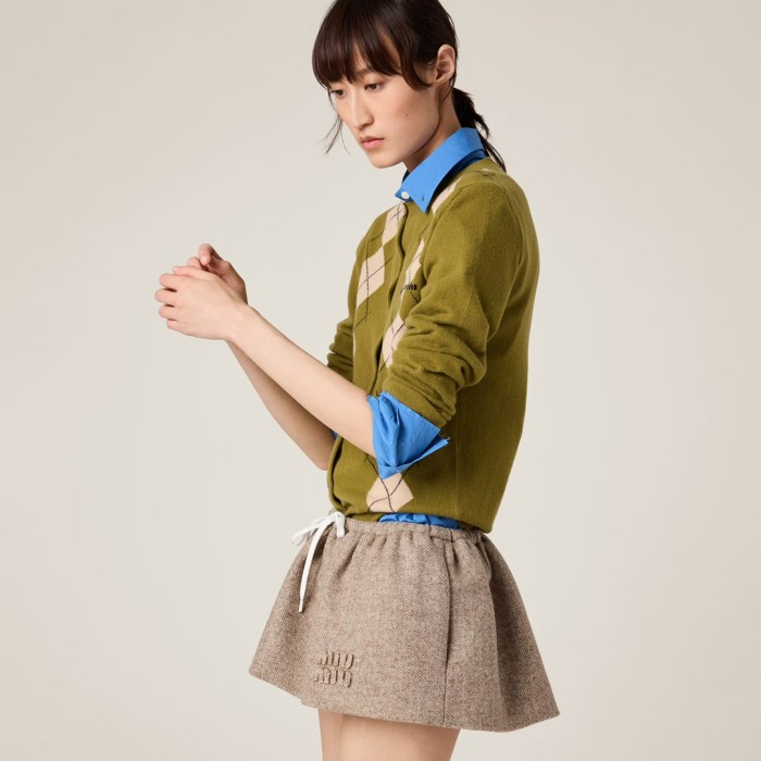 NIGO MiuMiu Women's Spring And Autumn Colorblocking Diamond Applique Knitted Round Neck Single Breasted Long Sleeved Jacket #nigo73853