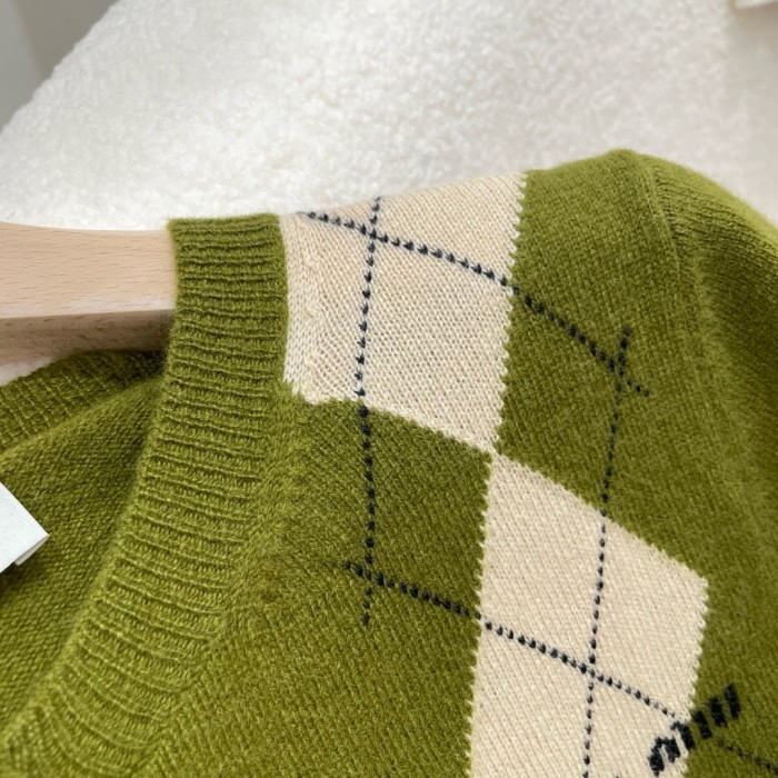 NIGO MiuMiu Women's Spring And Autumn Colorblocking Diamond Applique Knitted Round Neck Single Breasted Long Sleeved Jacket #nigo73853