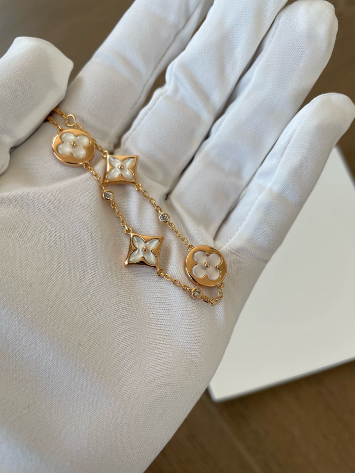 NIGO Louis Vuitton COLOR BLOSSOM BB MULTI-MOTIFS Women's Shell Diamond Set Bracelet Jewelry #nigo73947