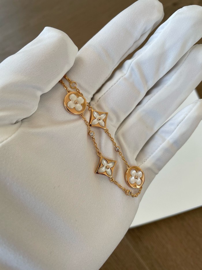 NIGO Louis Vuitton COLOR BLOSSOM BB MULTI-MOTIFS Women's Shell Diamond Set Bracelet Jewelry #nigo73947