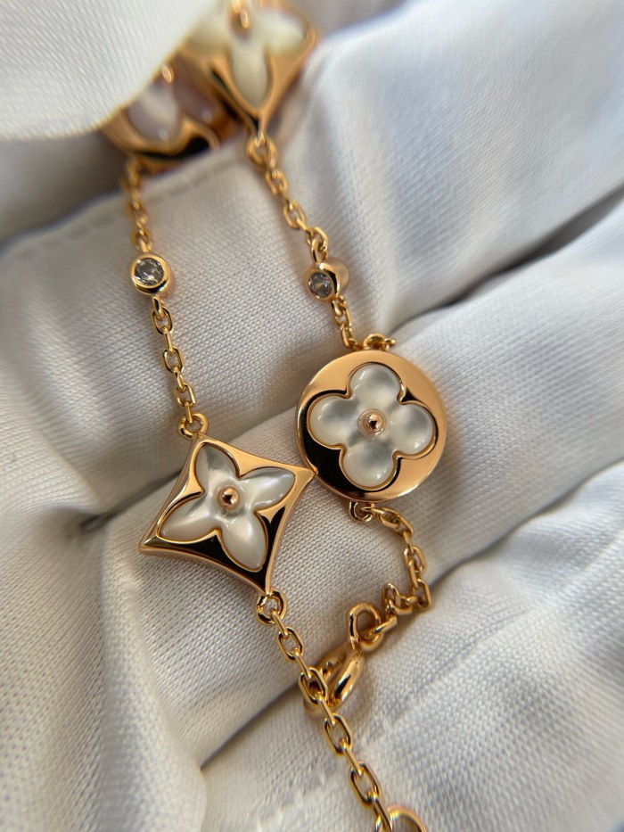 NIGO Louis Vuitton COLOR BLOSSOM BB MULTI-MOTIFS Women's Shell Diamond Set Bracelet Jewelry #nigo73947