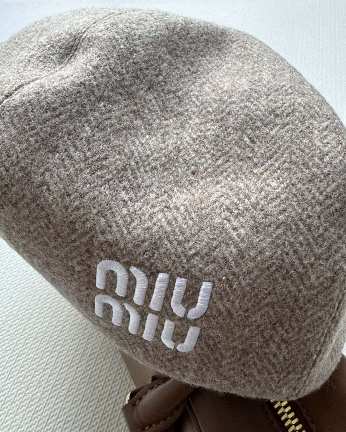 NIGO MiuMiu Women's Solid Color V-Pattern Wool Fabric Beret Cap Hat #nigo73985