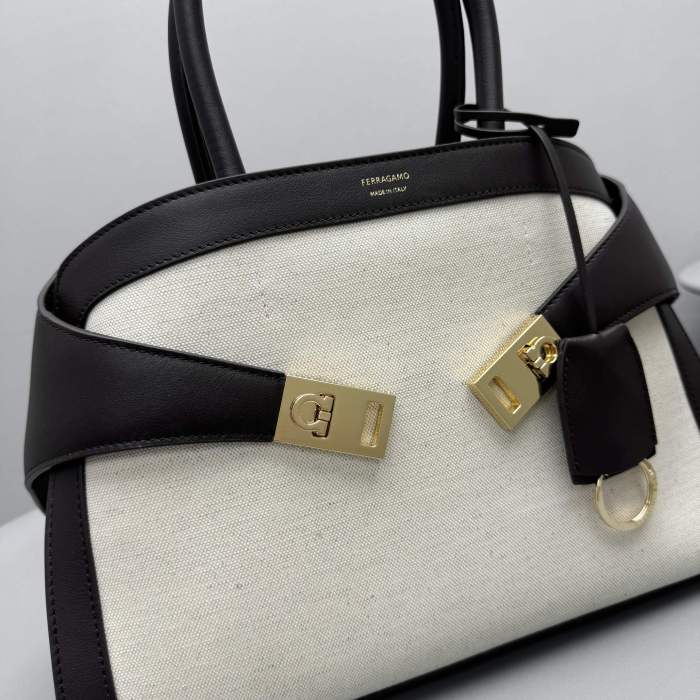 NIGO Ferragamo HUG Women's Gancini Closure Buckle Removable Adjustable Shoulder Strap Cowhide Leather Single Shoulder Crossbody Handbag Bag Bags #nigo74111