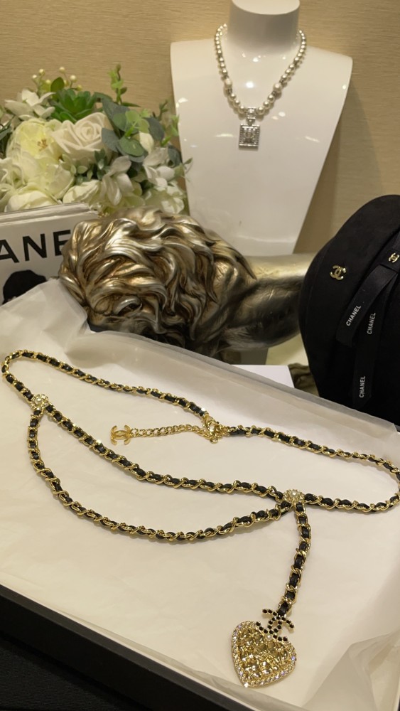 NIGO Chanel New Double C Gold Diamond Lattice Love Pendant Double Waist Chain Leather Wear Chain Vintage Noble Fashionable Brass Swarovski Diamond Lambskin Waist Chain Belt Accessories #nigo71734