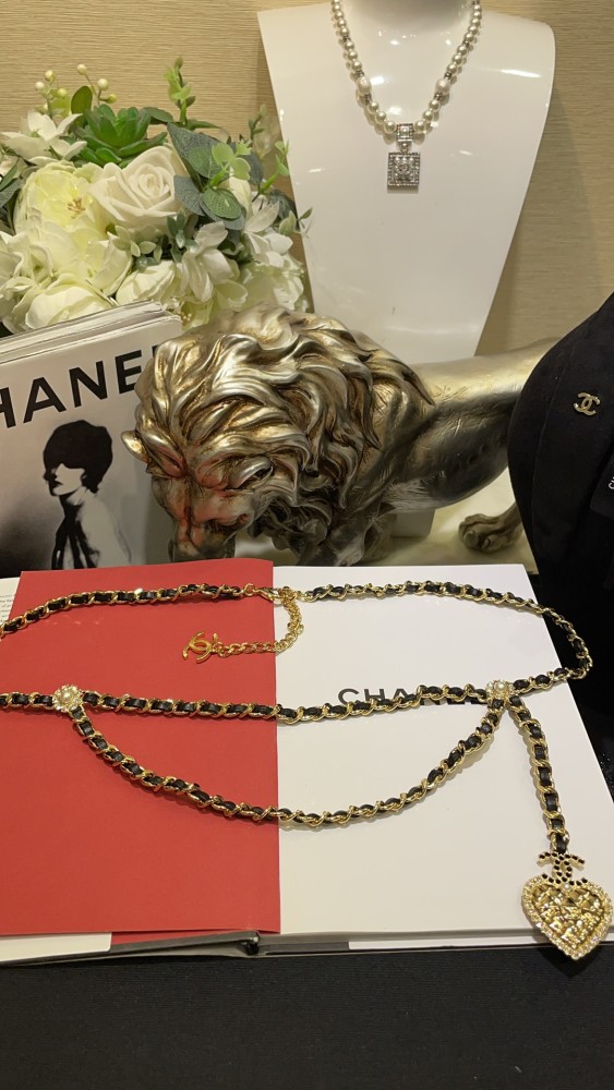 NIGO Chanel New Double C Gold Diamond Lattice Love Pendant Double Waist Chain Leather Wear Chain Vintage Noble Fashionable Brass Swarovski Diamond Lambskin Waist Chain Belt Accessories #nigo71734