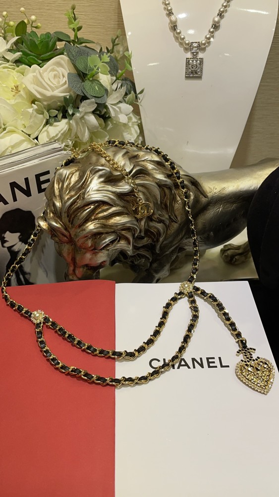 NIGO Chanel New Double C Gold Diamond Lattice Love Pendant Double Waist Chain Leather Wear Chain Vintage Noble Fashionable Brass Swarovski Diamond Lambskin Waist Chain Belt Accessories #nigo71734