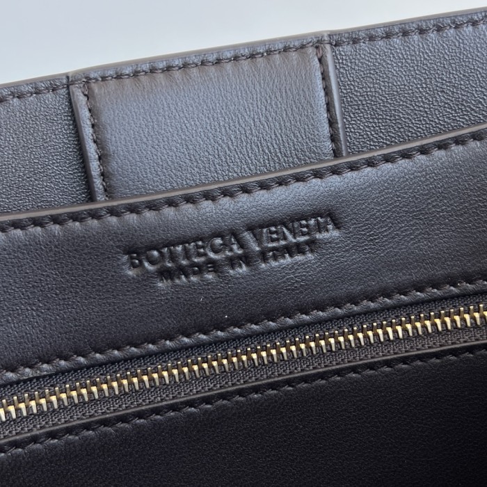 NIGO Bottega Veneta Women's Andiamo Handbags Bags Fashion Snake Leather Shoulder Bags Ngvp #nigo9649