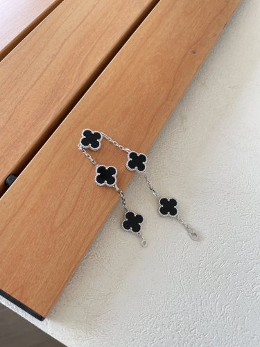 Nigo Van Cleef&arpels Five Flower Black Silver Color Matching Metal Bracelet, Pure Silver Flower Temperament, Luxurious Jewelry Accessories #nigo74456