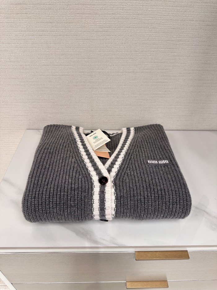 NIGO MiuMiu Women's Spring And Autumn Mesh Knit Color Blocking V-neck Single Breasted Long Sleeved Cashmere Cardigan Jacket #nigo75115