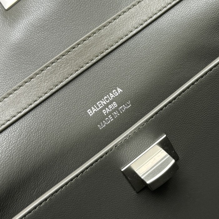 NIGO Balenciaga Women's Solid Color Large Capacity Rodeo Small Tote Casual Leather Silver Button Casual Shoulder Crossbody Bags Ngvp #nigo9917