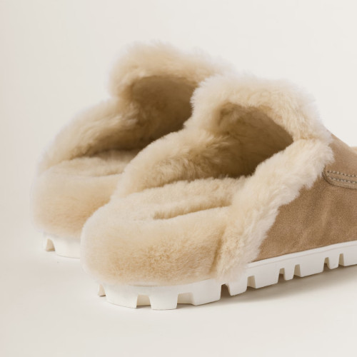 NIGO MiuMiu Women's Four Seasons Fashion Elegant Brown Hairy Slippers Outer Mule Shoes Temperament Trendy Casual Shoes #nigo71964