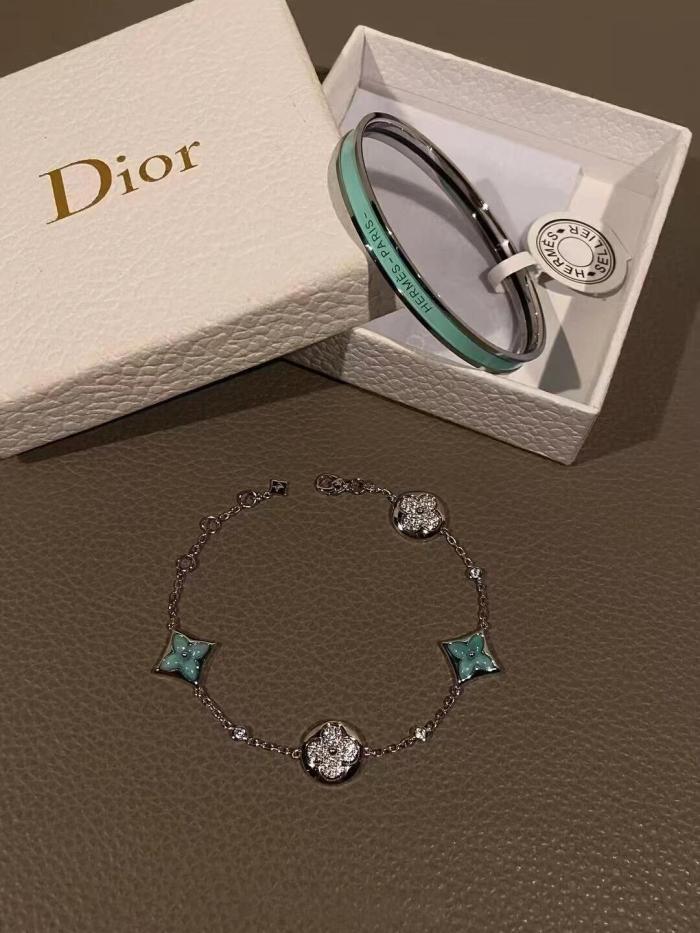 NIGO Louis Vuitton COLOR BLOSSOM BB MULTI-MOTIFS Women's Shell Diamond Set Bracelet Jewelry #nigo75312