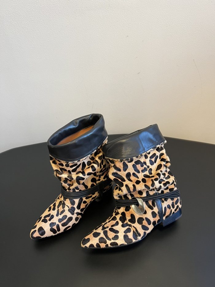 NIGO Isabel Marant Women's Fashion Trend Pleated Suede Temperament Short Boots Spring Summer Pointed Toe Leather Knight Boots Shoes #nigo81111