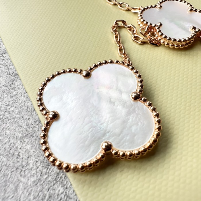 Van Cleef & Arpels NIGO Gold Pendant Decoration Paired With Necklace #nigo57391