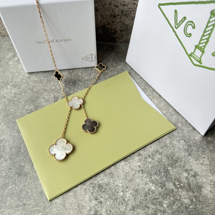 Van Cleef & Arpels NIGO Gold Pendant Decoration Paired With Necklace #nigo57391