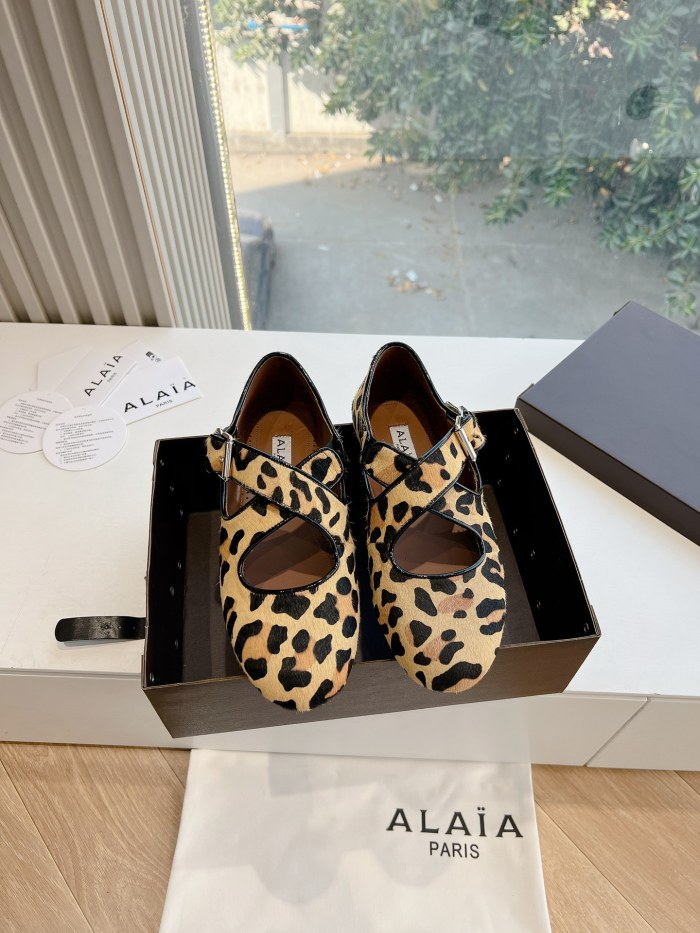 NIGO Alaia Women's Spring And Summer Calfskin Round Head Buckle Casual Flat Ballet Shoes #nigo75564