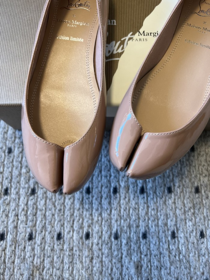 NIGO Maison Margiela Women's Spring and Autumn Solid Color Leather Split One Toe Stirrup Casual Baotou Slipper Shoes #nigo75857