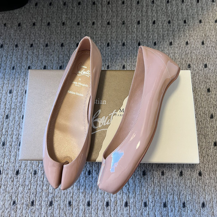 NIGO Maison Margiela Women's Spring and Autumn Solid Color Leather Split One Toe Stirrup Casual Baotou Slipper Shoes #nigo75857