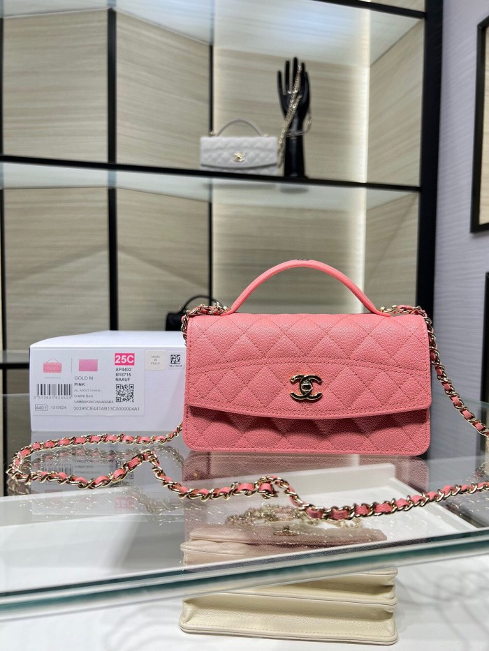 NIGO Chanel Chain Clutch Grain Embossed Calfskin With Gold Metal Logo Shoulder Crossbody Bag Fashion Temperament Pure Colour Spring Summer Bags AP4402Y #nigo81133