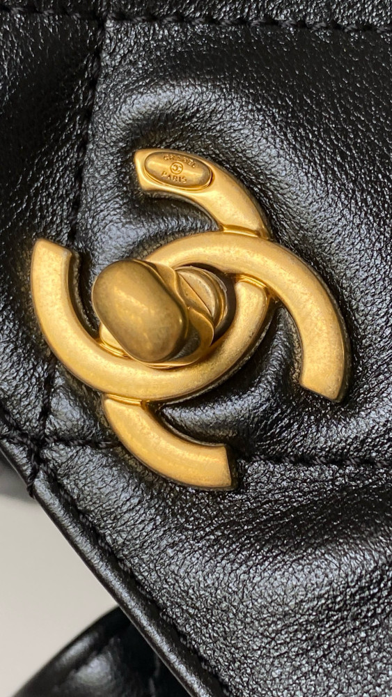 NIGO Chanel Supple Twins Women's Solid Color Diamond Pattern Gold Buckle Chain Glossy Cowhide Shoulder Crossbody Bag Bags #nigo76371