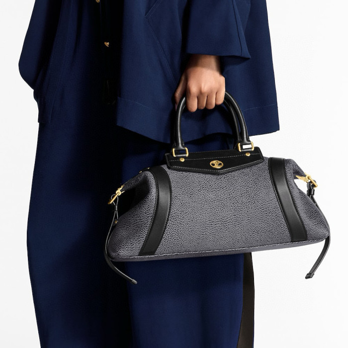 NIGO Louis Vuitton LV BIKER Women's Solid Color Metal Accessories Detachable Adjustable Shoulder Strap Sheep Leather Shoulder Handbag Bag Bags #nigo76456