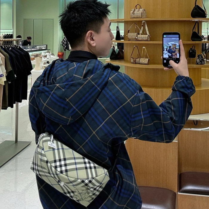 NIGO Burberry Men's Spring and Autumn Check Twill Jacket Shorts Set Equestrian Rider Logo Applique Fashion High Street Trend Hooded Jacket Drawstring Shorts Set Suit #nigo81226