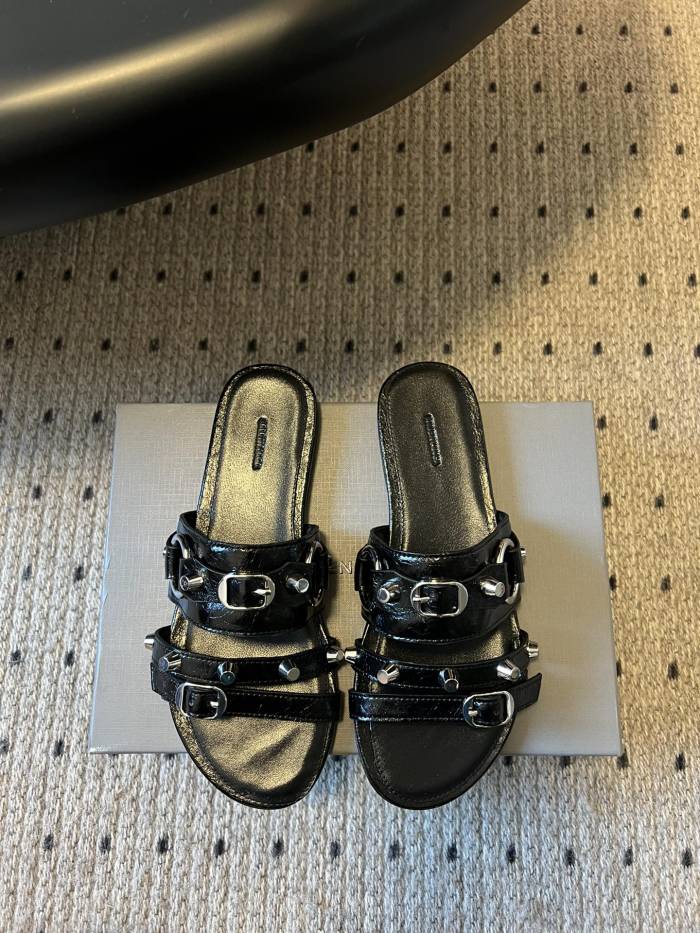 NIGO Balenciaga Women's Spring And Summer Fashion Rivets Belt Buckle Round Head Flat Slippers Punk Style Cowhide Sandals Leather  Shoes Ngvp #nigo1595