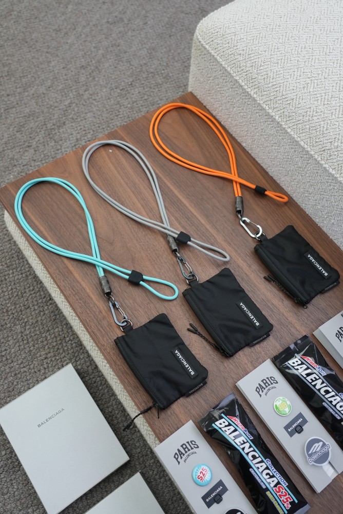 NIGO Balenciaga Mobile Phone Charging Cable & Lanyard Cell Phone Holder Rope Bag Connecting Spacer Portable Double Bag Coin Purse Cyper Bag Set Case Accessories #nigo76832