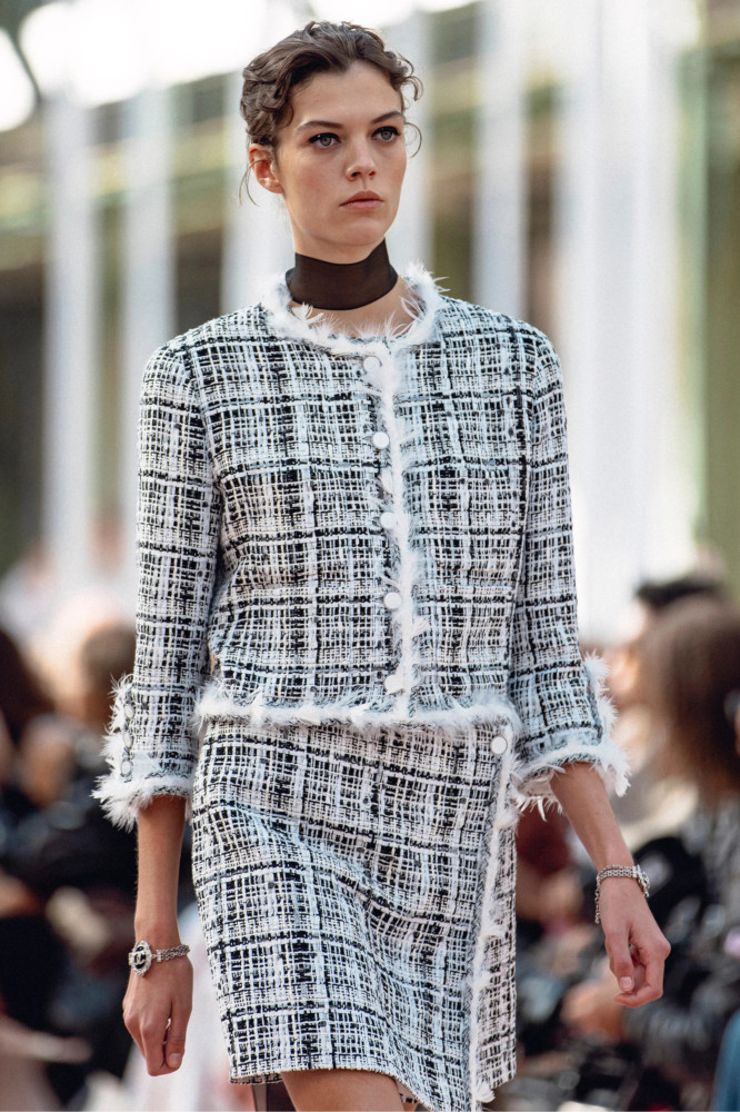 NIGO Chanel Women's Spring/Summer Cotton Tweed Feather Solid Color Long Sleeve Jacket Coat Casual Plaid Shorts Suit Set Ngvp #nigo1558
