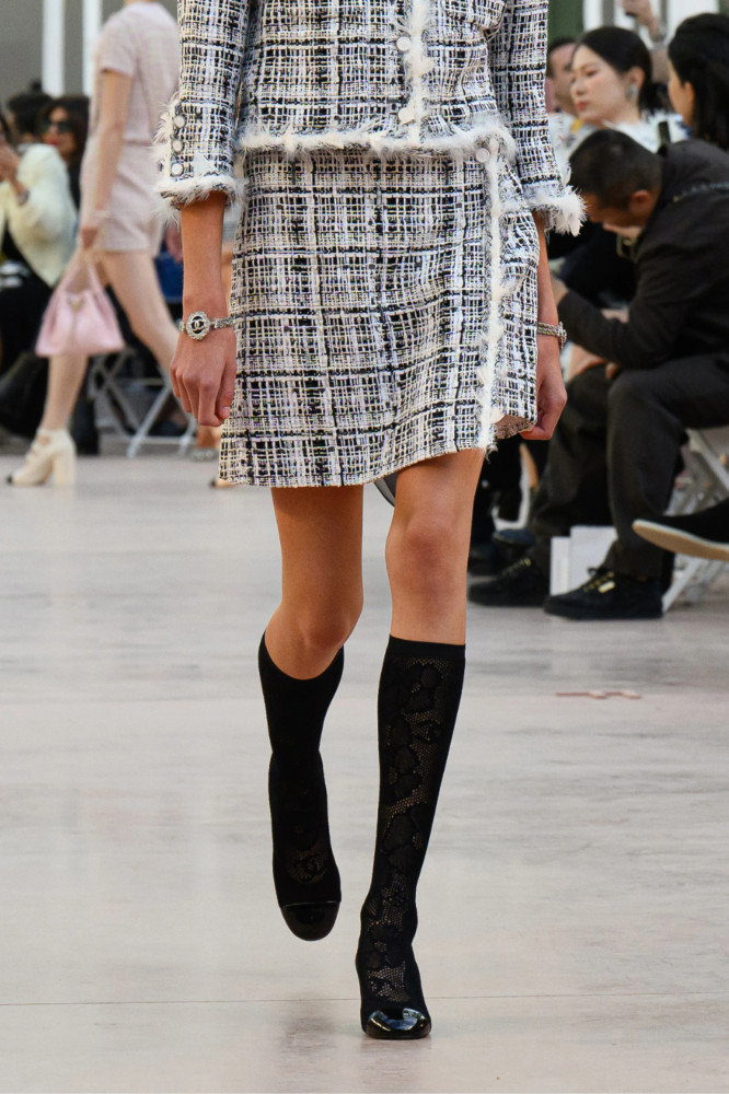 NIGO Chanel Women's Spring/Summer Cotton Tweed Feather Solid Color Long Sleeve Jacket Coat Casual Plaid Shorts Suit Set Ngvp #nigo1558