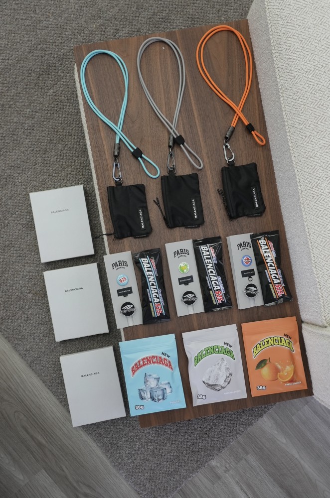 NIGO Balenciaga Mobile Phone Charging Cable & Lanyard Cell Phone Holder Rope Bag Connecting Spacer Portable Double Bag Coin Purse Cyper Bag Set Case Accessories #nigo76832