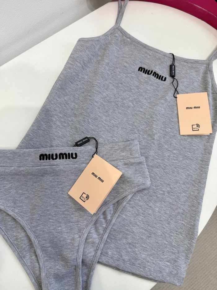 NIGO MiuMiu Women's Summer Solid Colour Seamless Knitted Cotton Camisole Top Triangle Shorts Set Suit #nigo76916