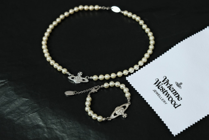 NIGO Vivienne Women's Solid Color Saturn Pendant Pearl Necklace Bracelet Jewelry Accessories #nigo77261