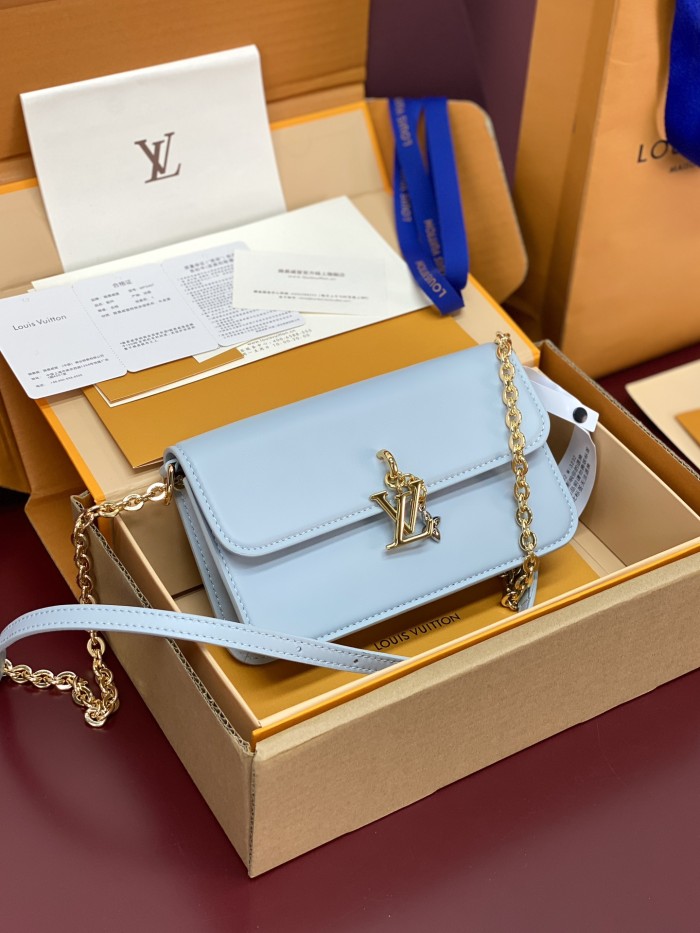 NIGO Louis Vuitton WALLET ON CHAIN LV BLOOM Women's Solid Color Metal Chain Shoulder Strap Cowhide Leather Handbag Single Shoulder Crossbody Bag Bags #nigo77333