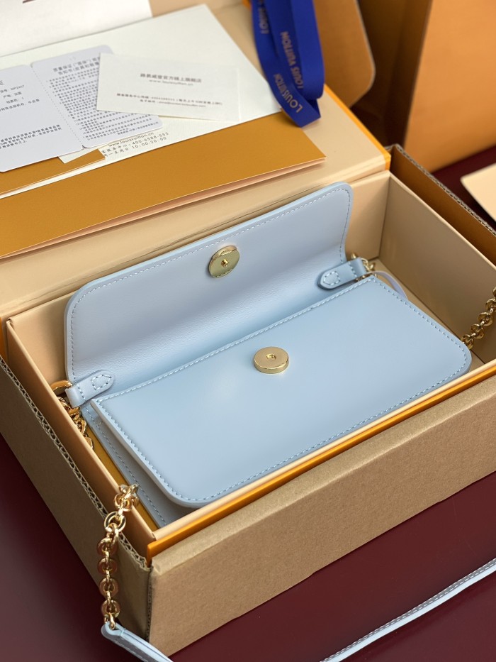 NIGO Louis Vuitton WALLET ON CHAIN LV BLOOM Women's Solid Color Metal Chain Shoulder Strap Cowhide Leather Handbag Single Shoulder Crossbody Bag Bags #nigo77333