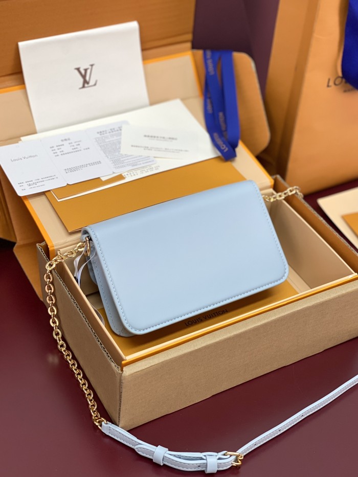 NIGO Louis Vuitton WALLET ON CHAIN LV BLOOM Women's Solid Color Metal Chain Shoulder Strap Cowhide Leather Handbag Single Shoulder Crossbody Bag Bags #nigo77333